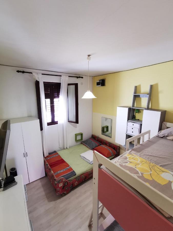 Unique Apartments Малинска Екстериор снимка