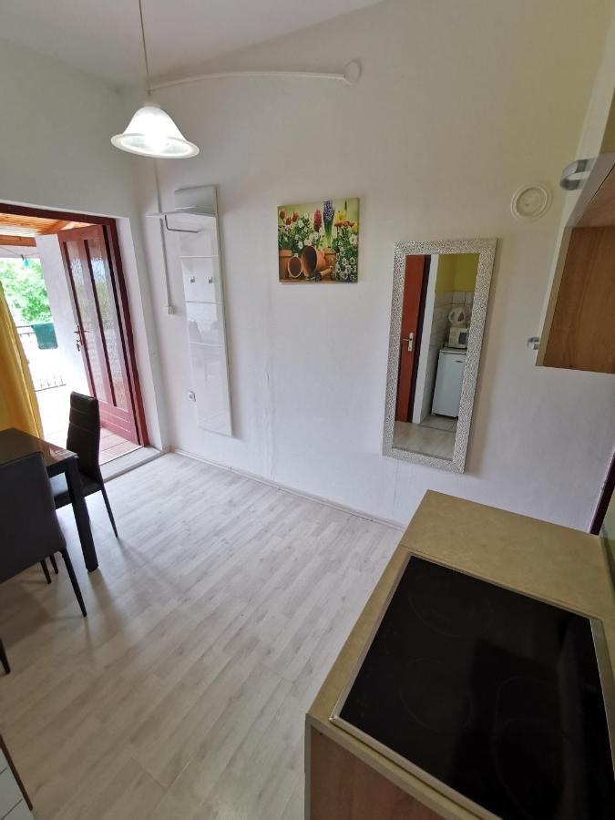 Unique Apartments Малинска Екстериор снимка