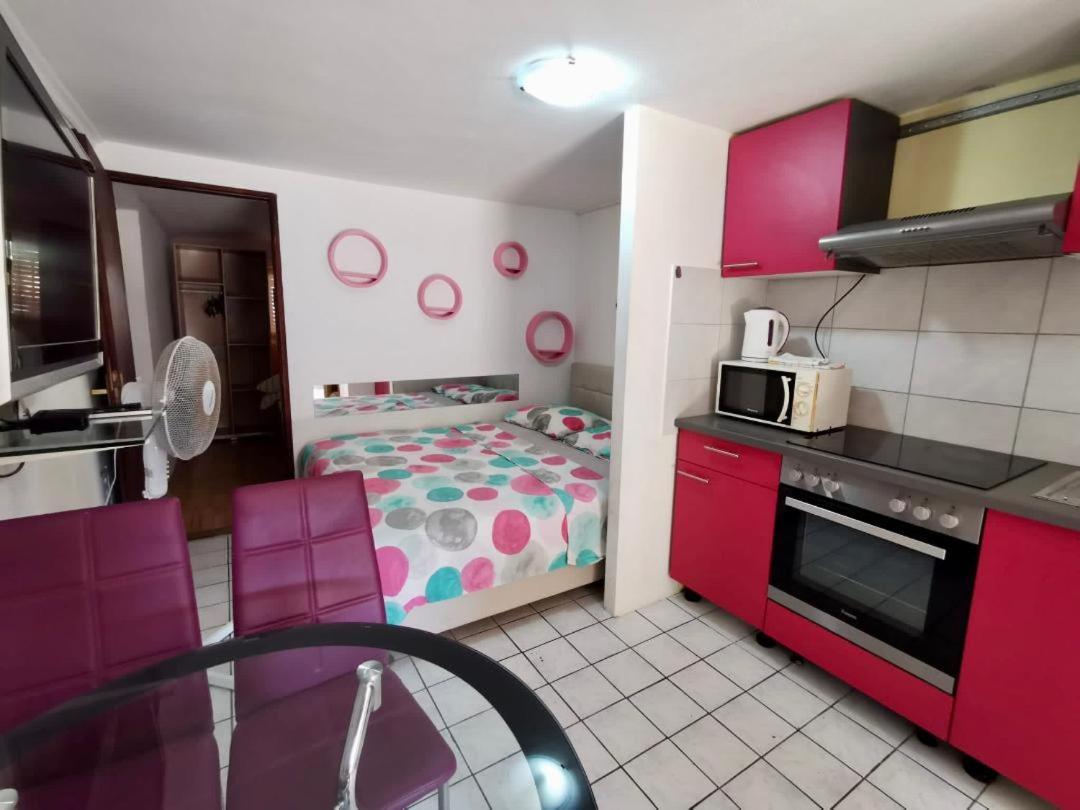 Unique Apartments Малинска Екстериор снимка