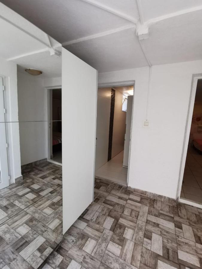 Unique Apartments Малинска Екстериор снимка