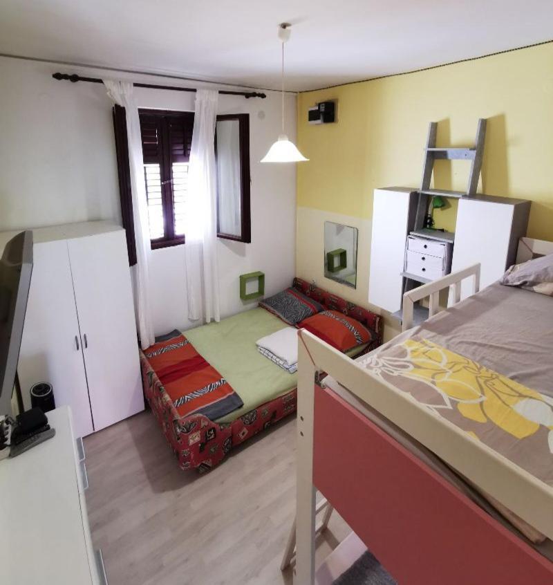 Unique Apartments Малинска Екстериор снимка